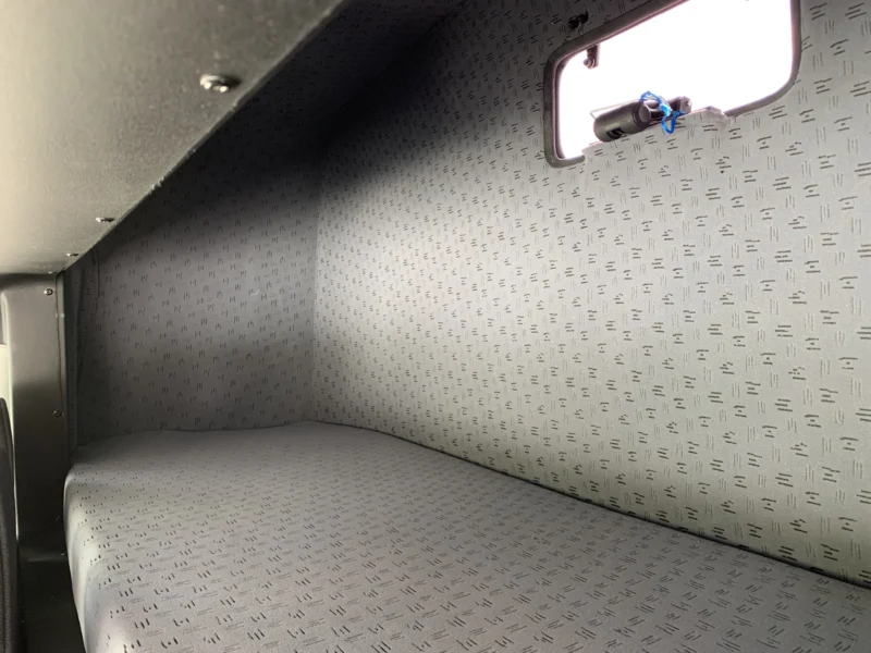 Pusta platforma lawety Iveco Daily